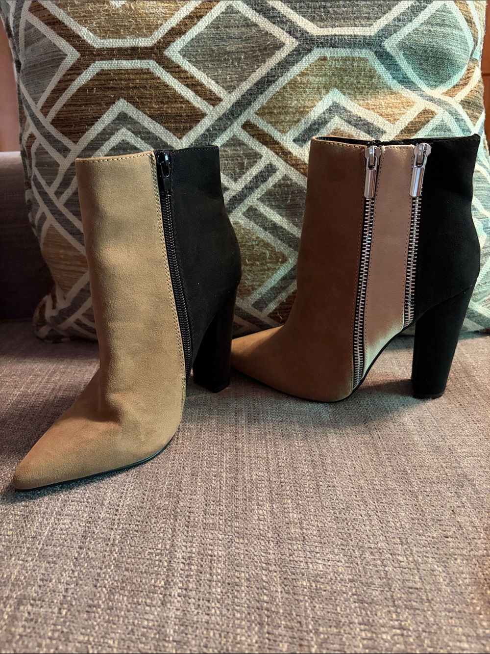 Remi Just Fab Women’s - Suede Pointed Toe Ankle Boots - Black & Tan Size 5.5